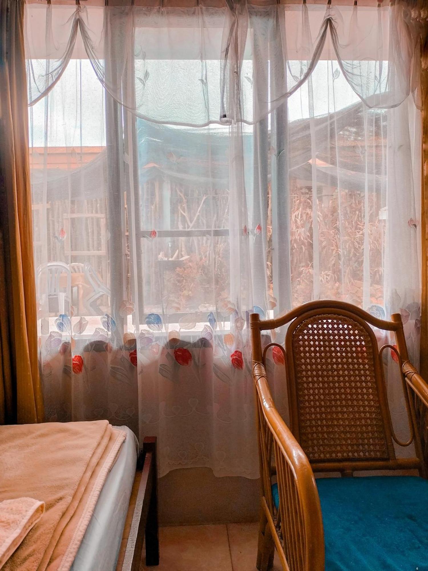 Brussels Homestay Kost Balige Exterior foto